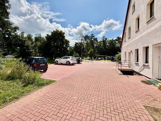 zusätzliche Parkplätze