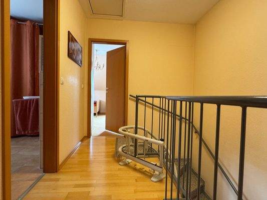 Treppe mit Treppenlift