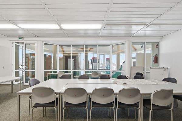 Großzügige Büroräume mit Küche und Toieltten