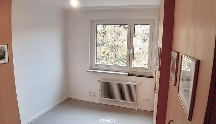 1. Etage Zimmer 2. Blick z. Fenster