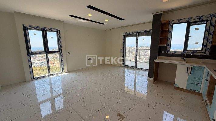 Sea-View Apartment in a Complex with Pool in Kuşadası