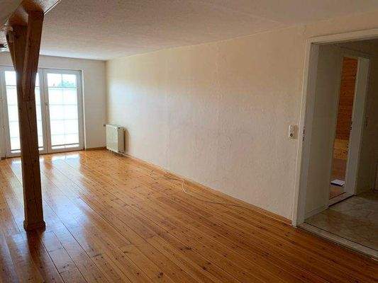 Schlafzimmer mit Blick in den Flur 