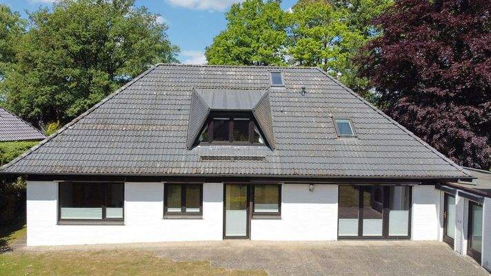 Drohne Hausrückseite