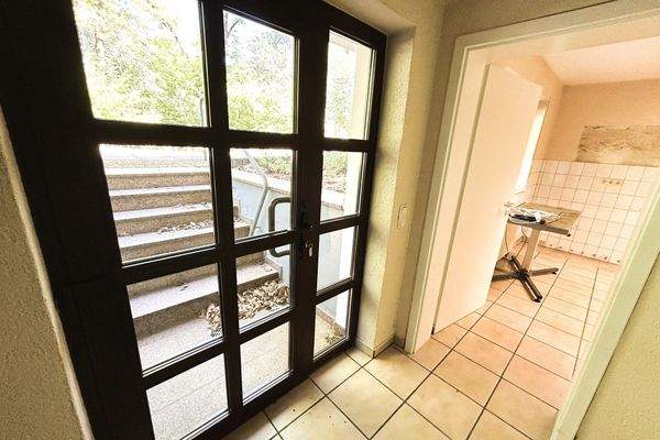 Eingang zur Praxis im Souterrain