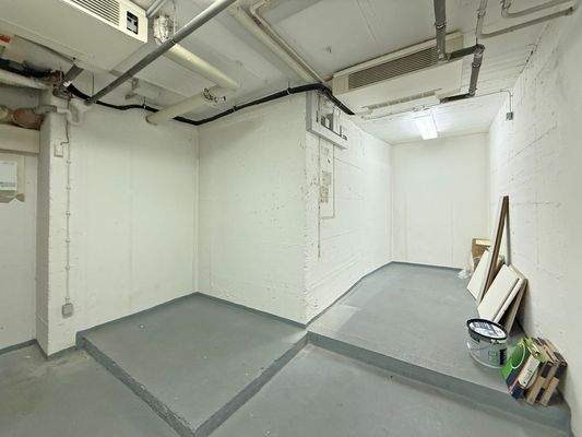 einer von 3 Lagerräumen im Untergeschoss