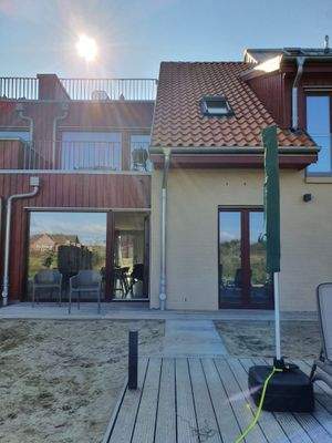 Blick von Terrasse hinten zur Ferienwohnung (EG)