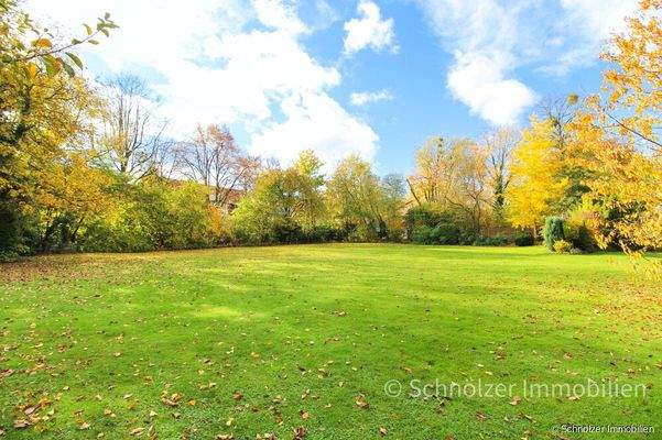 sehr weitläufiges Grundstück