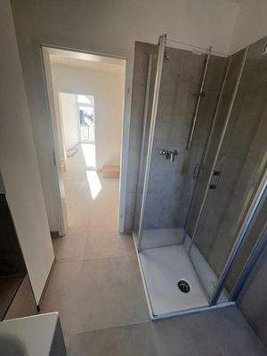 Bad inkl. Dusche & Badewanne