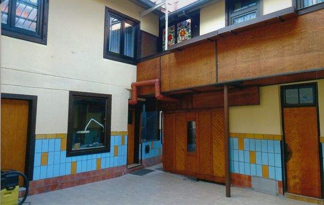 Großer Innenhof m. Ausgang z. Garagen