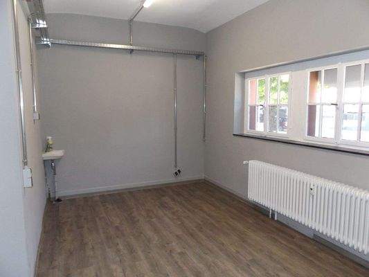 Verkaufsraum mit Tageslicht EG