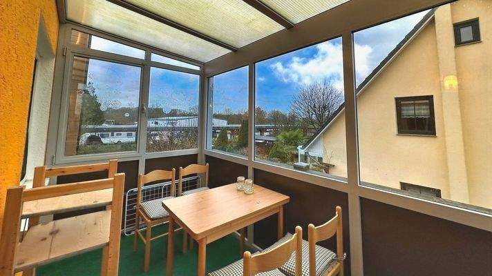 Verglaster Balkon