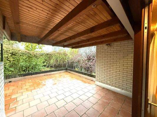 Die Frühstücksterrasse - auf der Ostseite & blickgeschützt