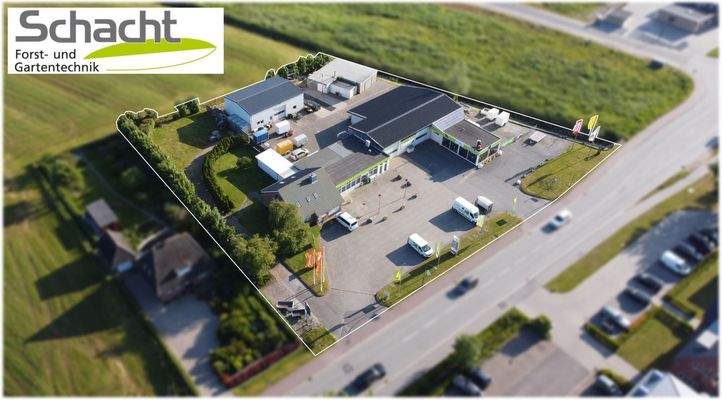 Wohnhaus mit Garten – kurze Wege zwischen Familie und Geschäft.