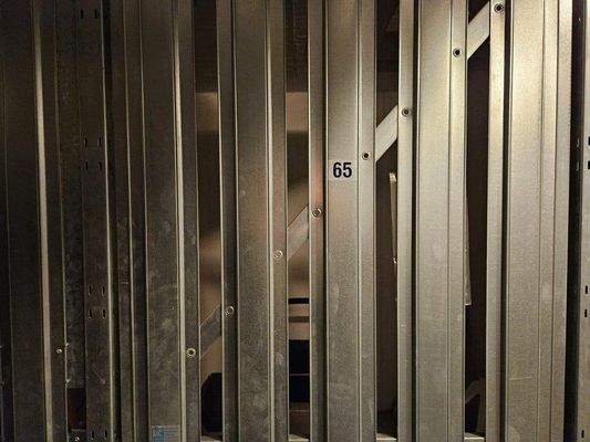 Kellerabteil mit Licht und Steckdose