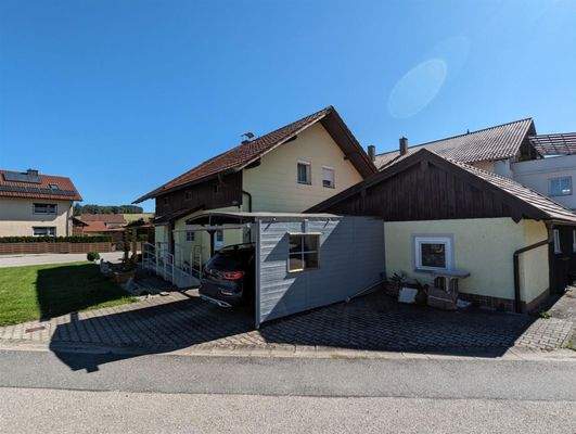 Nebengebäude   Carport