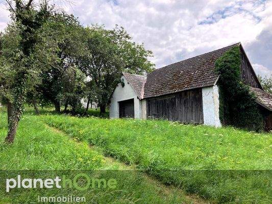leicht abfallendes Grundstueck
