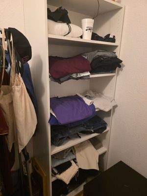 Regal im Abstellraum gegen Ablöse