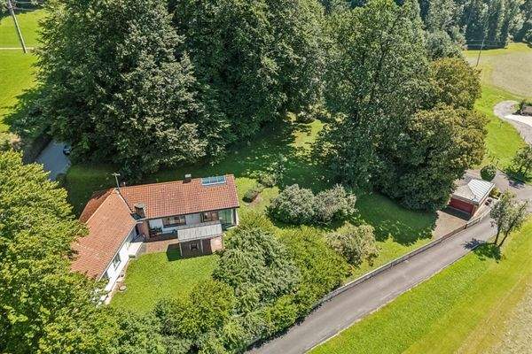 Blick auf das Anwesen