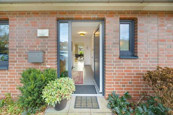 Herzlich Willkommen: DHH links