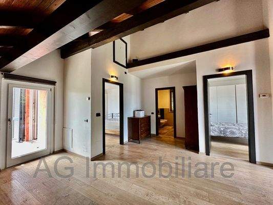 015 locale mansarda 2.jpg