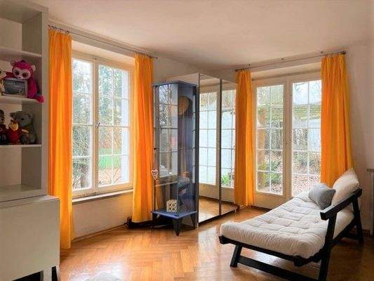 Elternbereich mit Zugang in den Garten