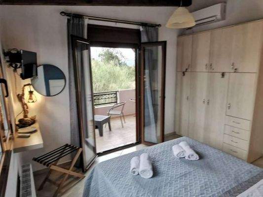 Kreta, Roumeli: Villa in kleiner Wohnanlage zu verkaufen