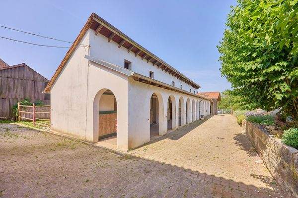 04 Stallgebäude.jpg