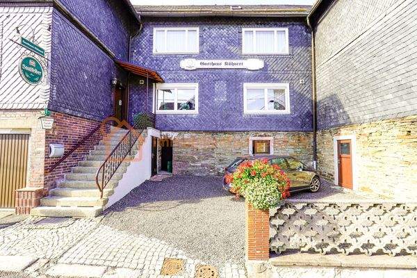 Wohn- und Geschäftshaus