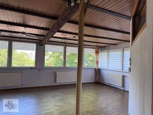 Wohnbereich mit Ausgang zum Garten