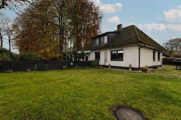 Seitenansicht mit Garten