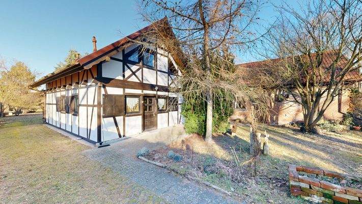 Außenansicht Gebäude.jpg