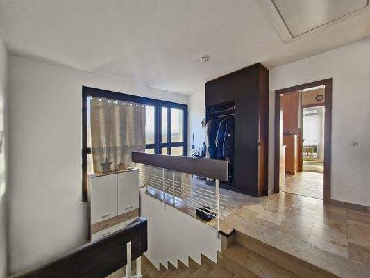 Eingangsbereich und Treppe in die Kellerräume