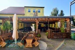 überdachter Biergarten