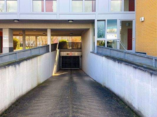 Tiefgarageneinfahrt