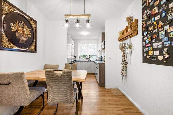 Esszimmer und Küche