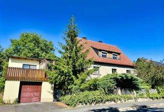 Sonnenverwöhnte Lage und von viel Grün umgeben... die Südwestansicht des Hauses