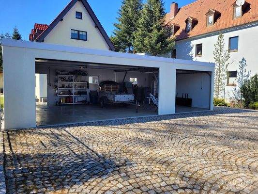 Grossraumgarage-mit-elek-Tor