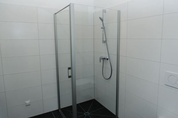 Badezimmer mit Dusche