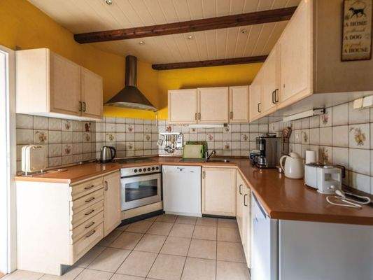 große WE-Blick in die Küche