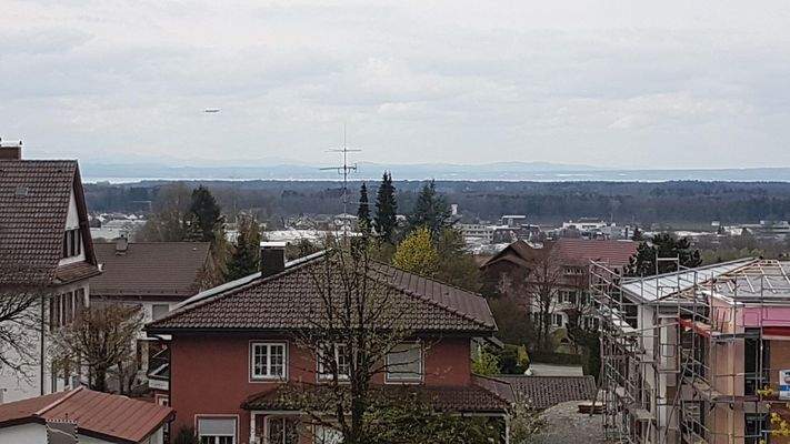 Blick vom Balkon auf die Alpen