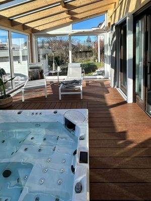 Whirlpool für 5 Personen