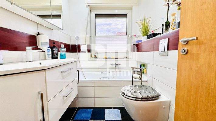 EG Badezimmer / Badewanne