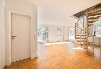 Wohn-/Essbereich mit 2 Balkonen