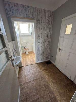 Diele u. Toilette DG.