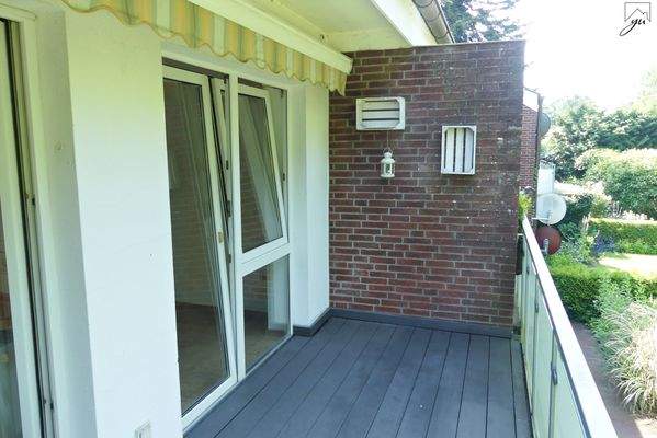 sonniger Balkon (vor Einzug des Mieters)