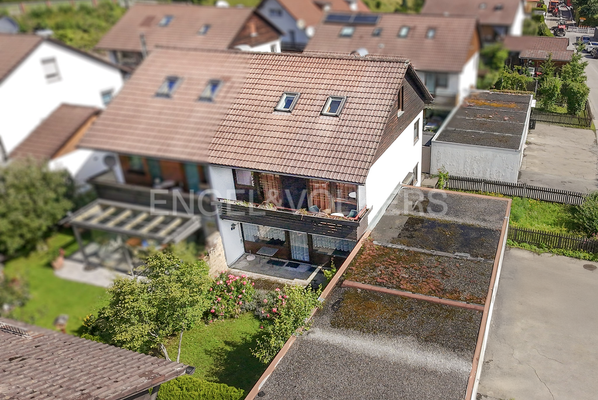 Drohnenbild Hausansicht.png