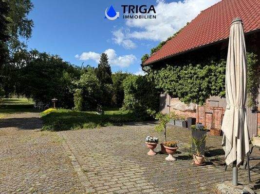 Terrasse mit Blick in den Garten 
