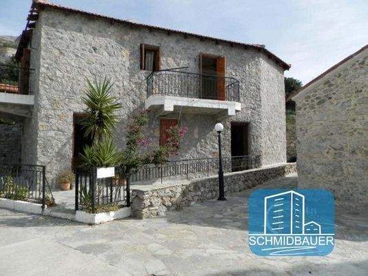 Südkreta, Agia Paraskevi: Zweistöckiges traditionelles Steinhaus zu verkaufen