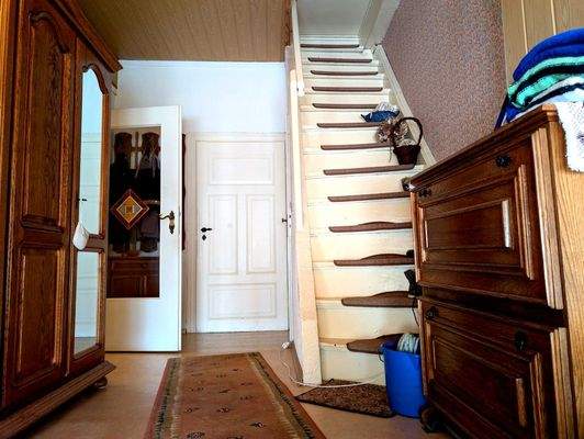 OG Flur (Treppe zum Dachboden)