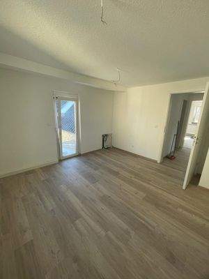 Küche mit Balkonaußgang